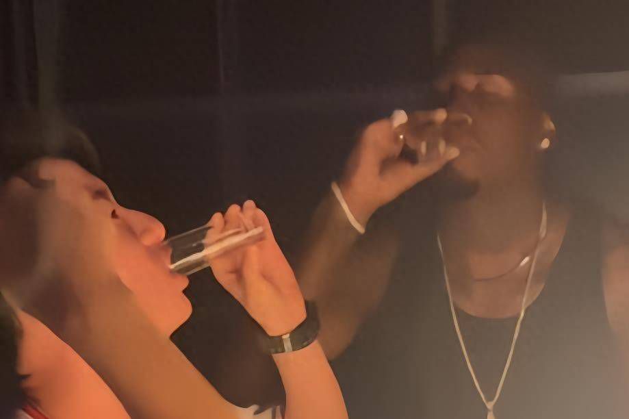 萌白酱一线天粉嫩喷水在线观看